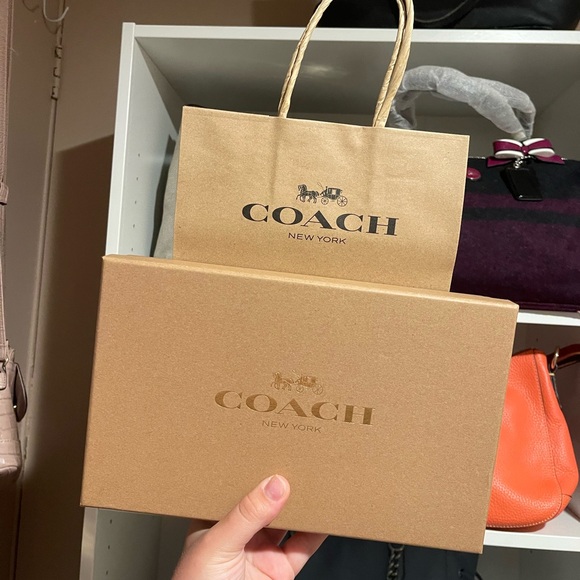 Coach box and gift bag - Picture 1 of 3